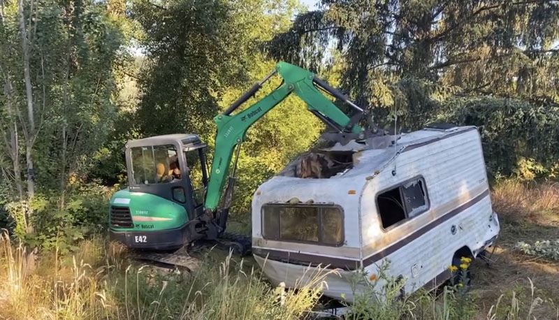 mobile home being demolished by franky's excavation